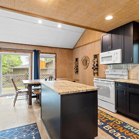 Experience The Charm Of Silver Lake At Parrothead Retreat Mears Exterior photo