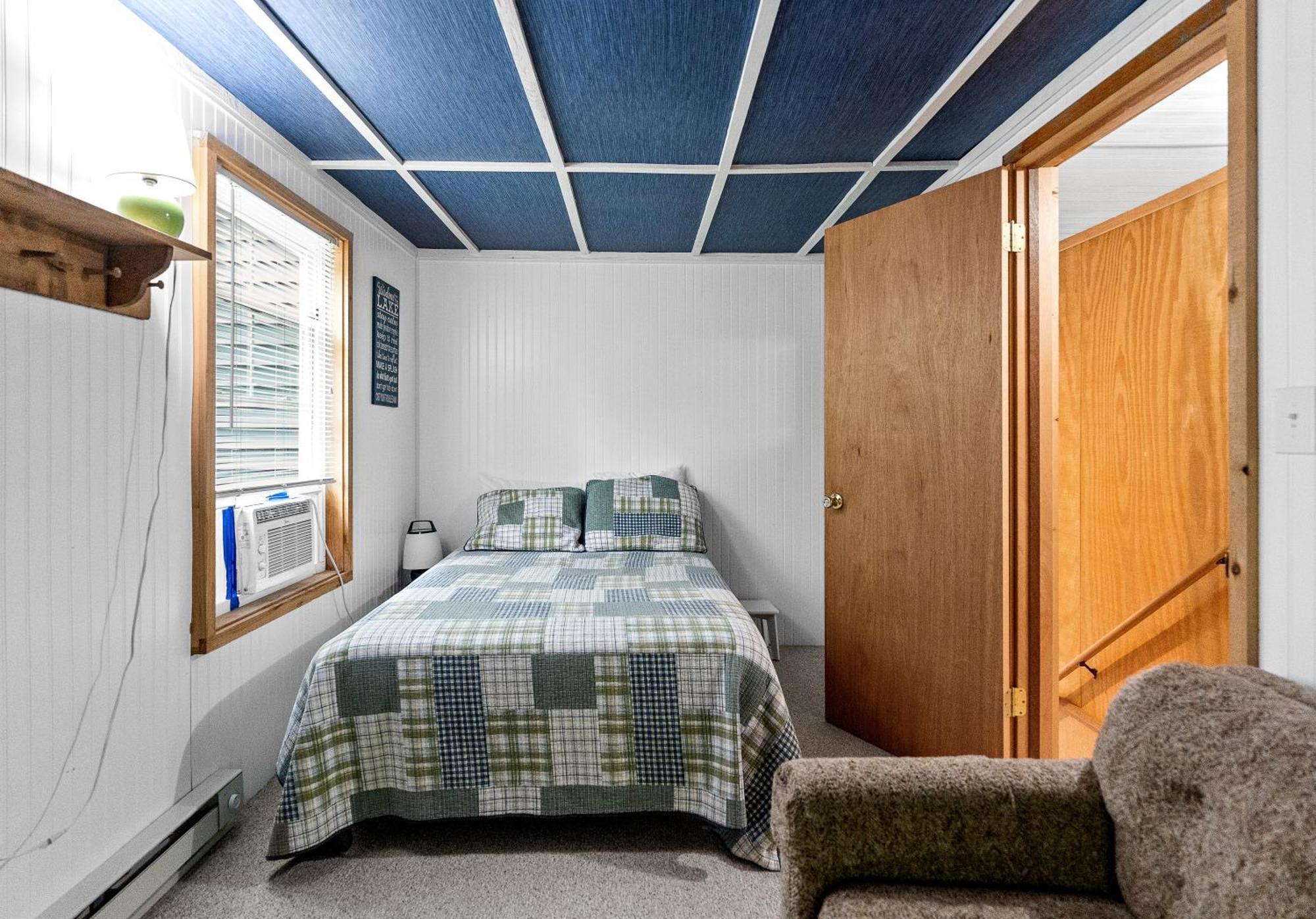 Experience The Charm Of Silver Lake At Parrothead Retreat Mears Exterior photo