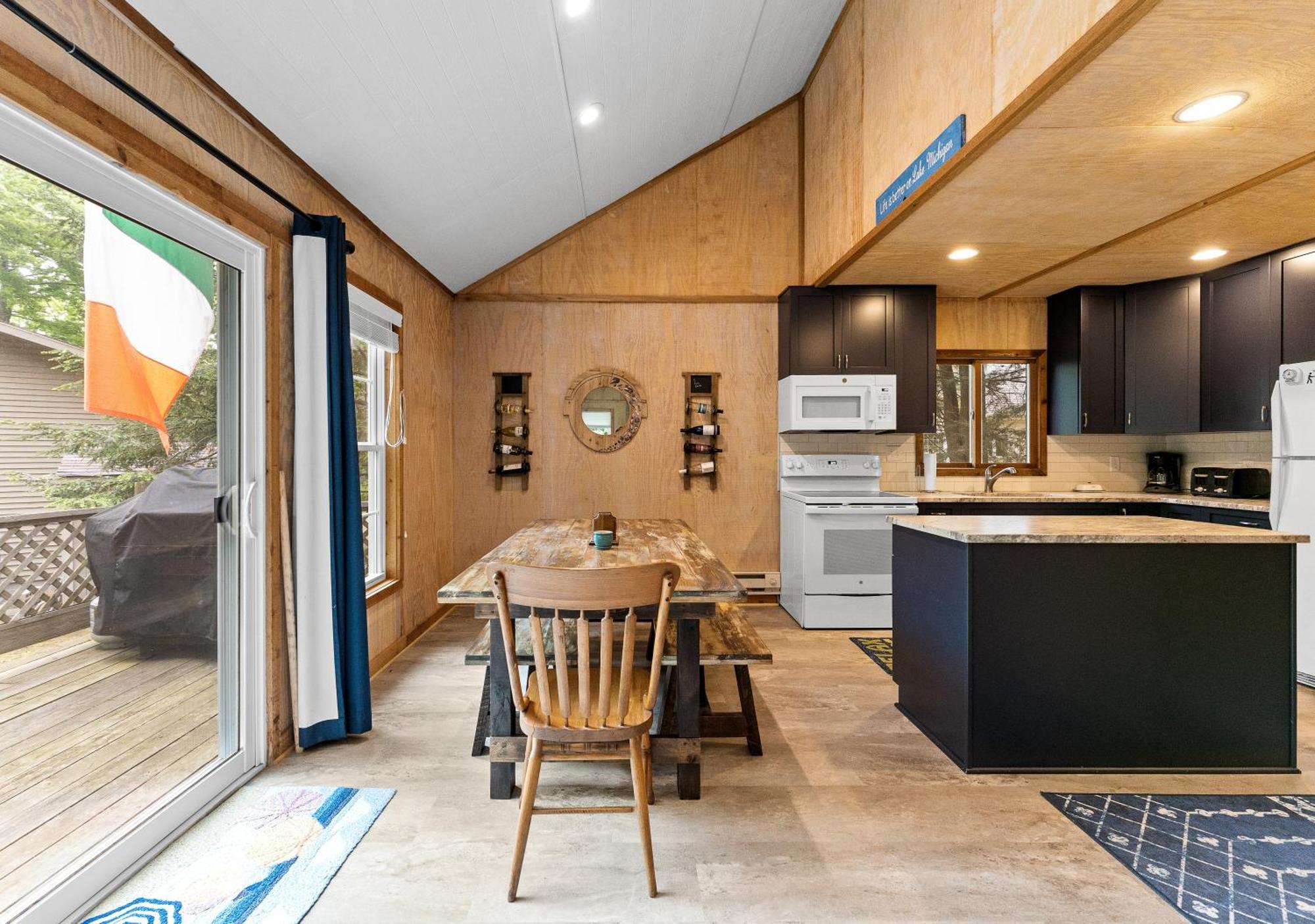 Experience The Charm Of Silver Lake At Parrothead Retreat Mears Exterior photo